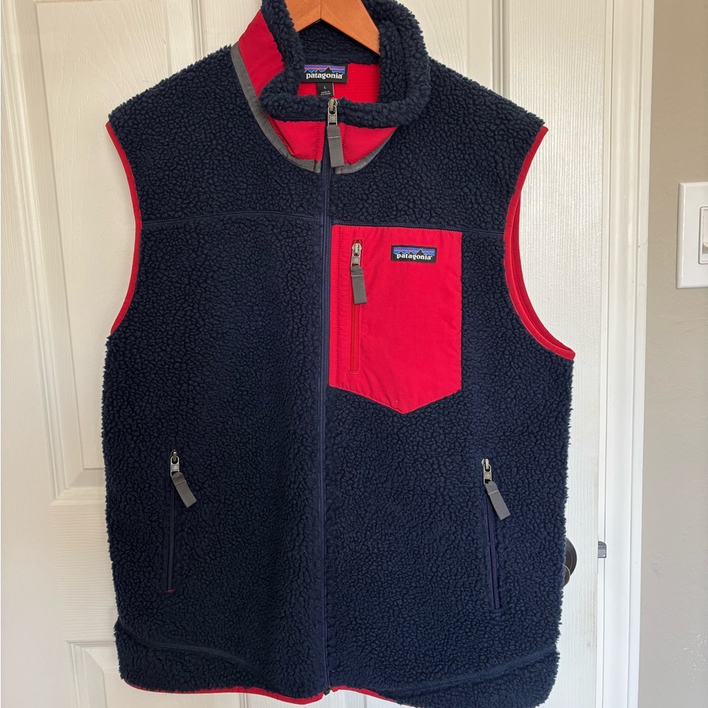 NWOT - Patagonia Men’s classic Retro-X fleece vest - navy & red